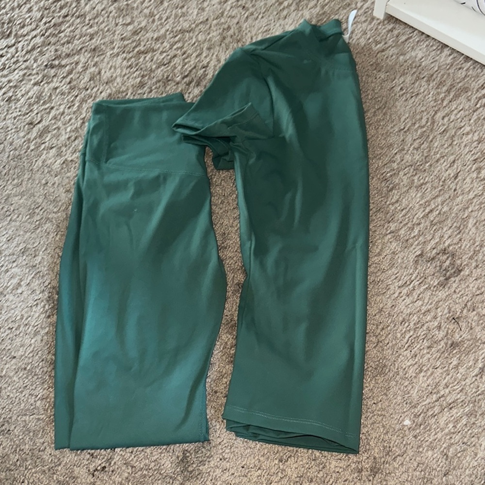 PrettyLittleThing Green Leggings & top set